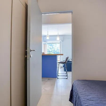 3 Bedroom Stunning In Appartement Zoagli